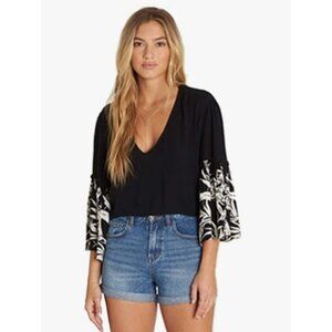 BILLABONG CROPPED BELL SLEEVE V-NECK SHIRT, MEDIUM, SURF, COTTAGECORE, BLACK